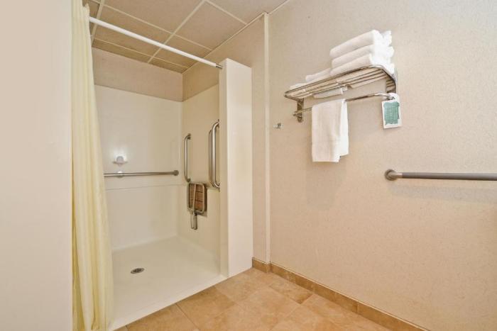 Comfort Inn & Suites Gateway To Glacier National Park Шелби Номер фото