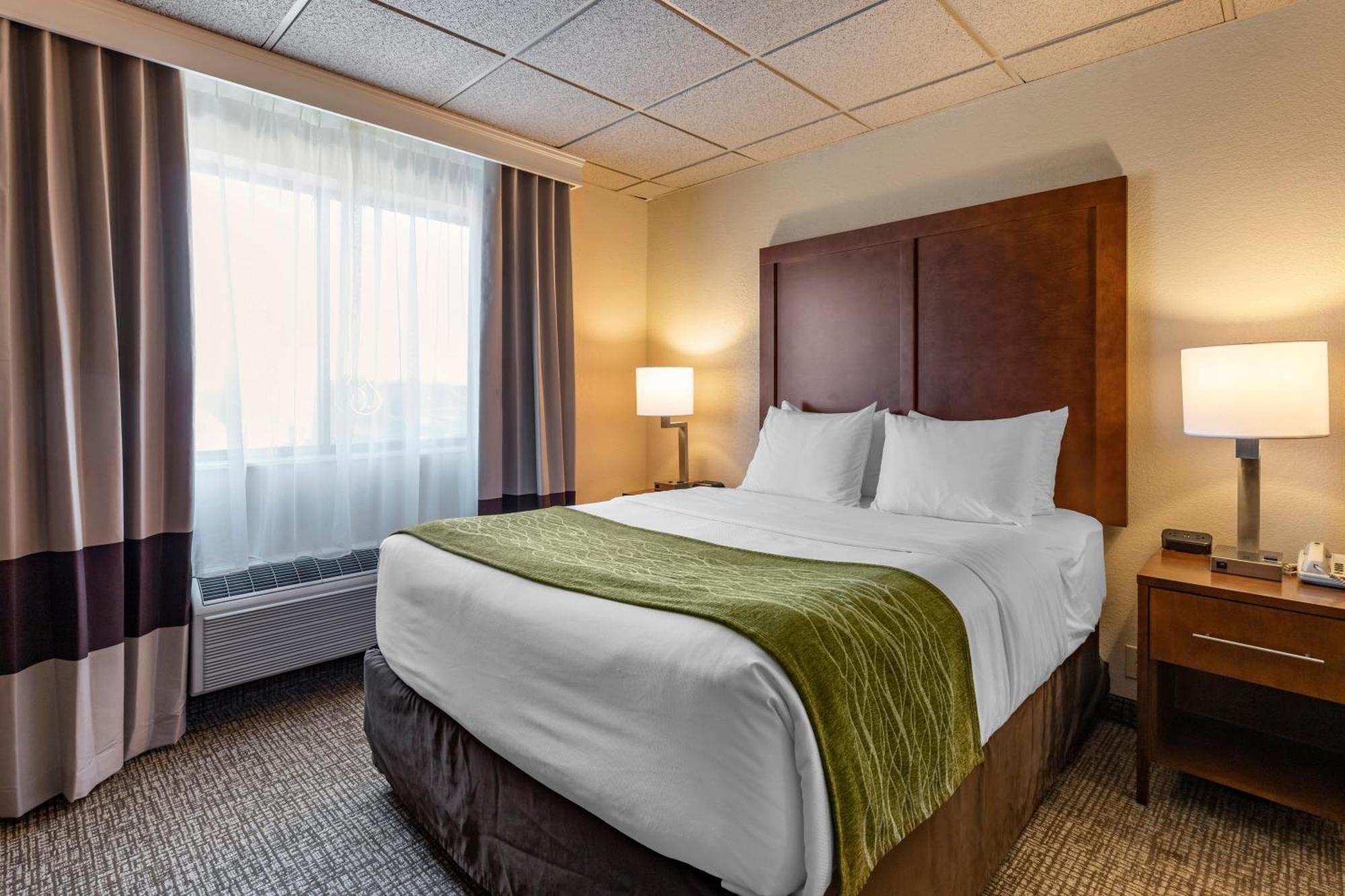 Comfort Inn & Suites Gateway To Glacier National Park Шелби Экстерьер фото