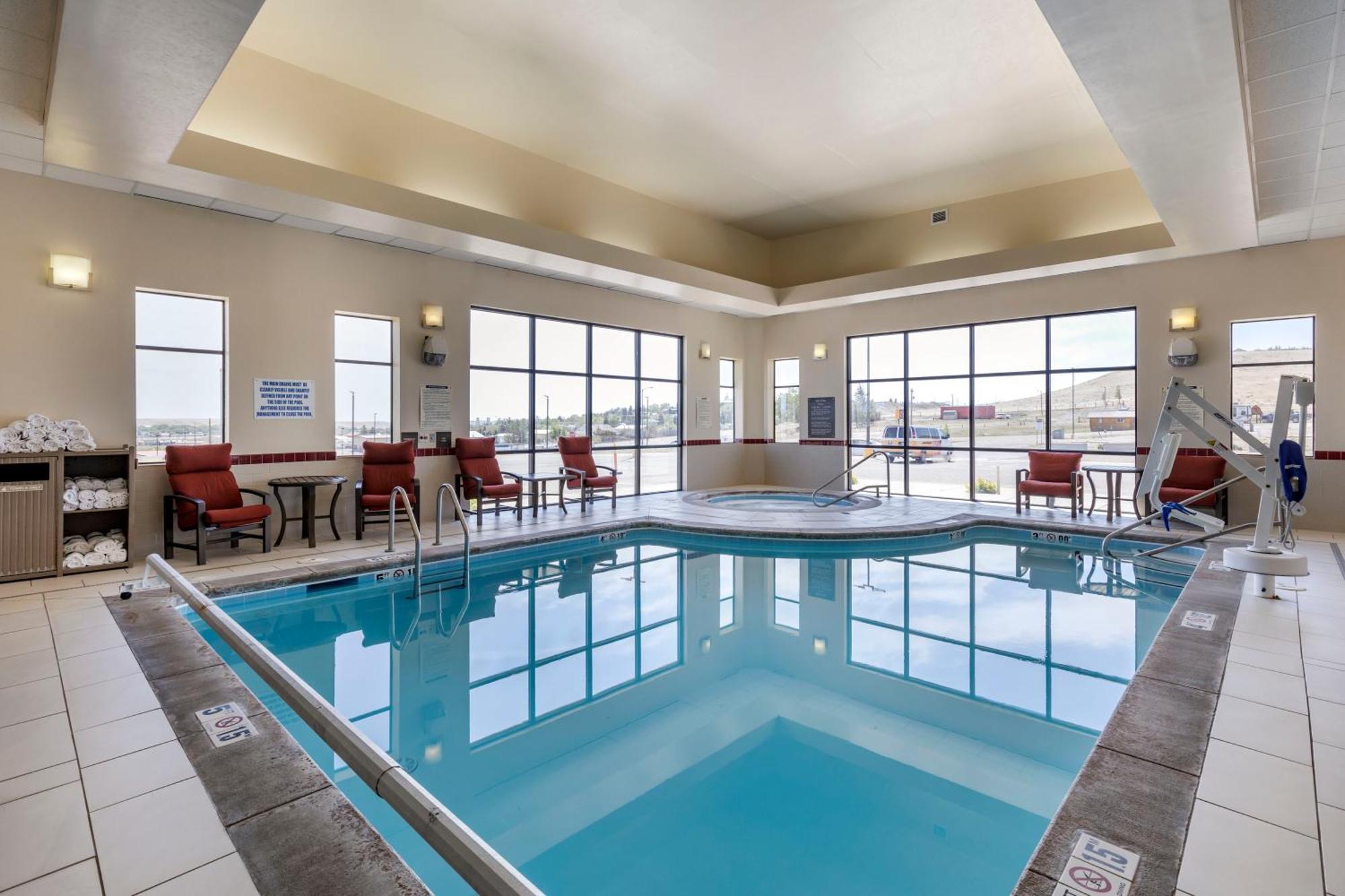 Comfort Inn & Suites Gateway To Glacier National Park Шелби Экстерьер фото