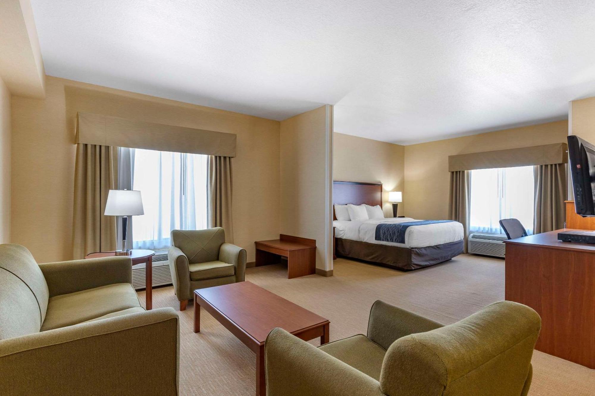 Comfort Inn & Suites Gateway To Glacier National Park Шелби Экстерьер фото