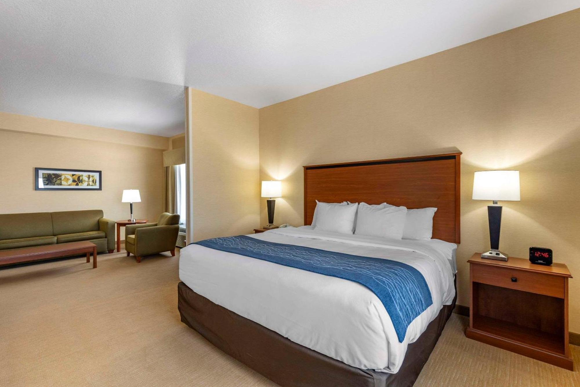 Comfort Inn & Suites Gateway To Glacier National Park Шелби Экстерьер фото
