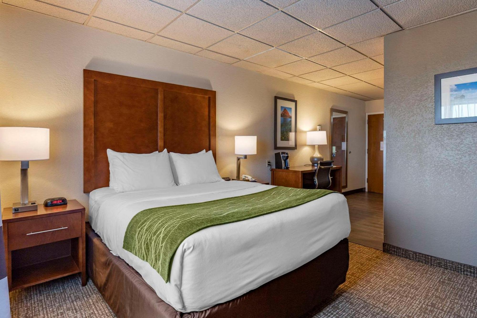 Comfort Inn & Suites Gateway To Glacier National Park Шелби Экстерьер фото