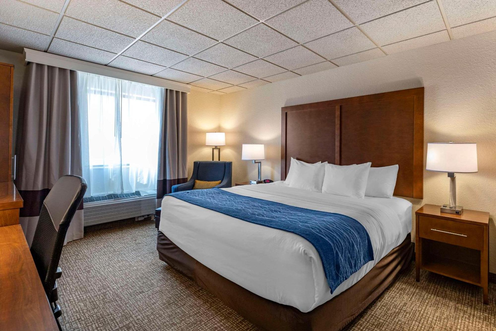 Comfort Inn & Suites Gateway To Glacier National Park Шелби Экстерьер фото