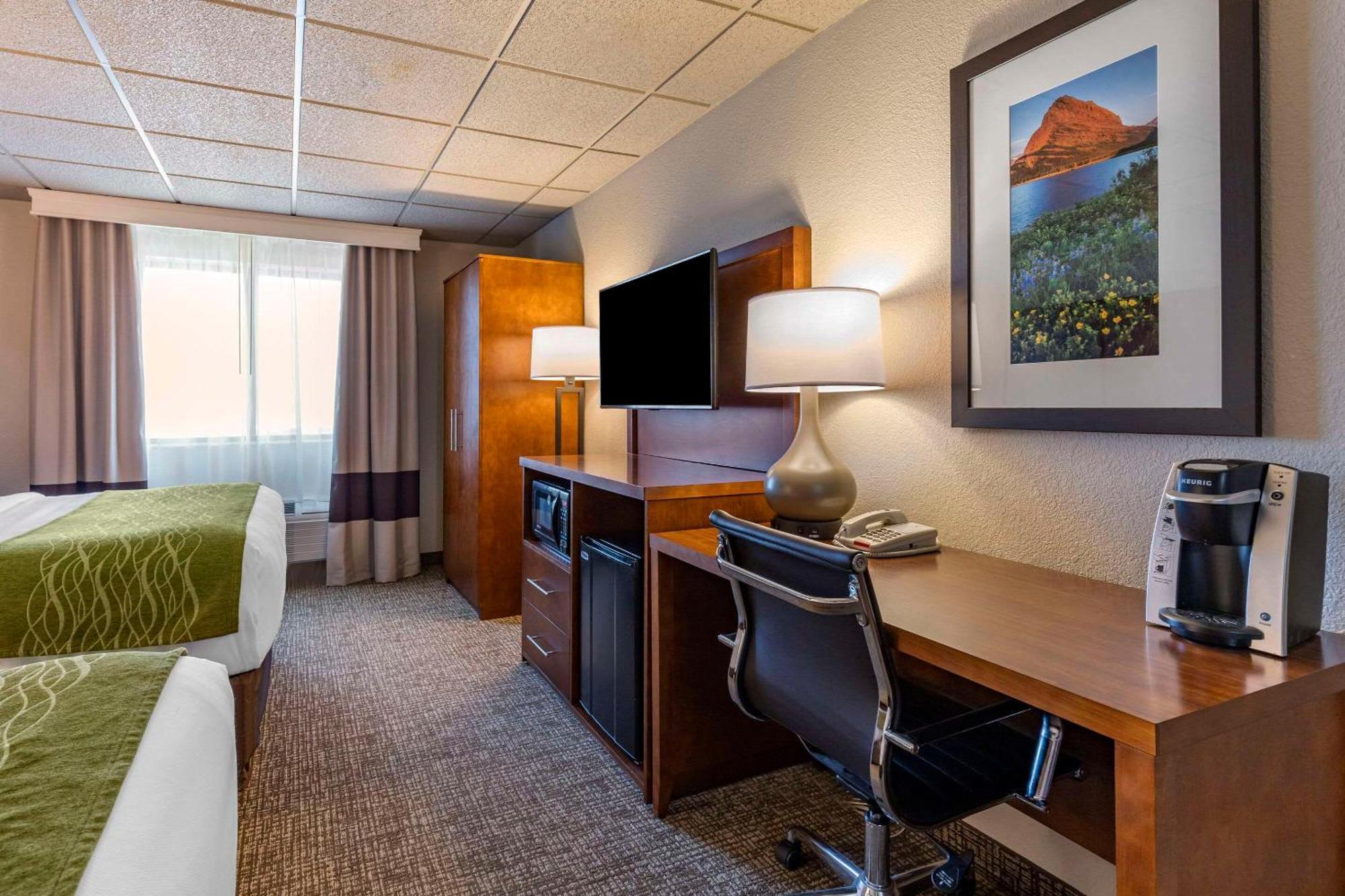 Comfort Inn & Suites Gateway To Glacier National Park Шелби Экстерьер фото