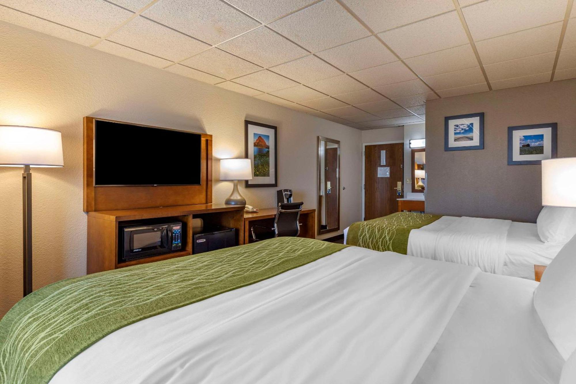 Comfort Inn & Suites Gateway To Glacier National Park Шелби Экстерьер фото