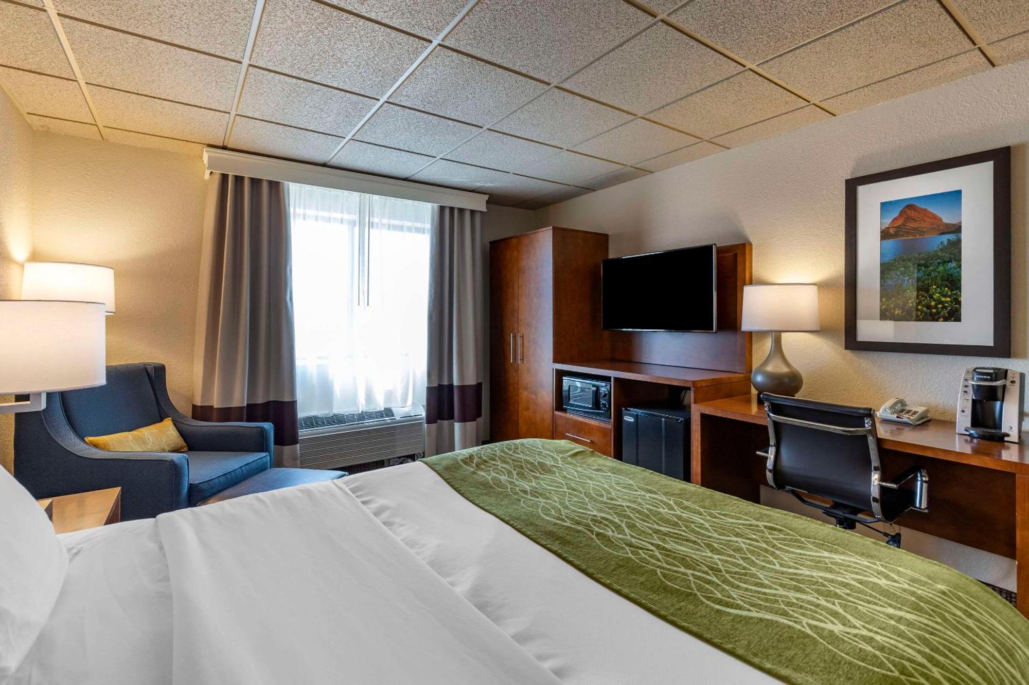 Comfort Inn & Suites Gateway To Glacier National Park Шелби Экстерьер фото