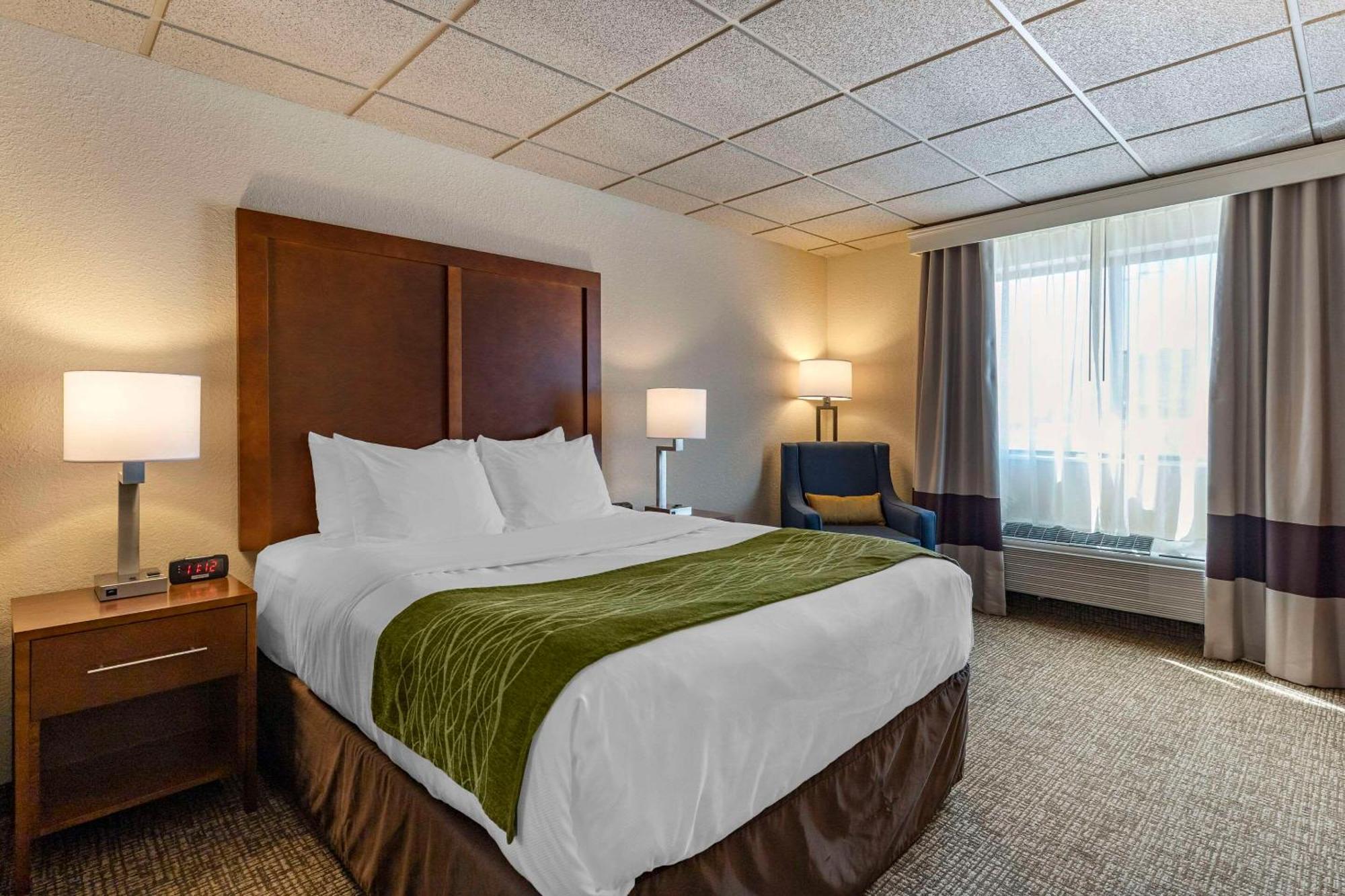 Comfort Inn & Suites Gateway To Glacier National Park Шелби Экстерьер фото
